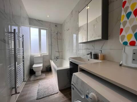Ferienwohnung Star London Finchley Road 3-Bed Escape With Garden Exterior foto